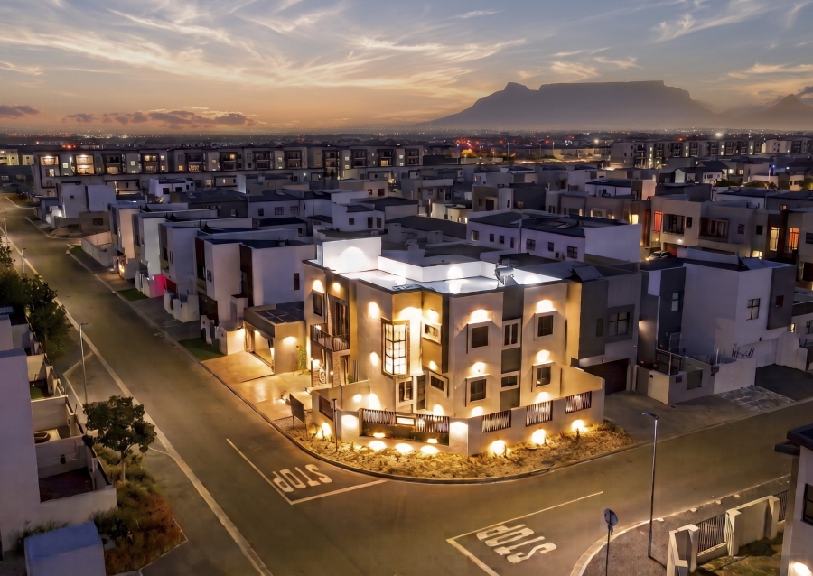 6 Bedroom Property for Sale in Sandown Western Cape